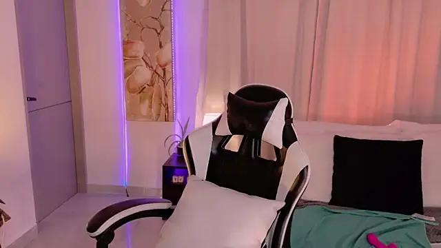 ChloeMoreti's Live XXX Chat