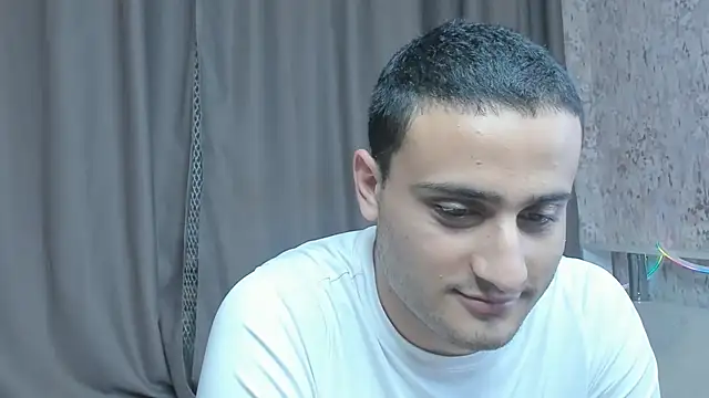 Chat +18 de OpalMischief ao vivo