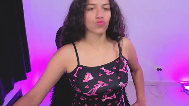 Chat +18 de daniela_rivasthl ao vivo