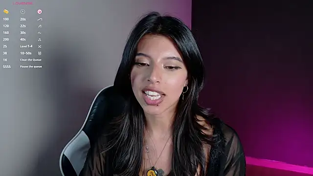 Chat +18 de NanakoDollx ao vivo