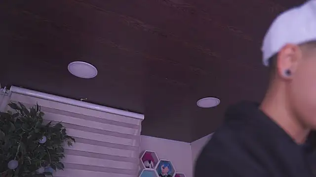 XXX chat uživo modela tommy_blue