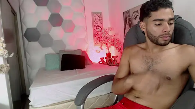 AlejandroGreco Adlı Modelin Canlı XXX Sohbeti