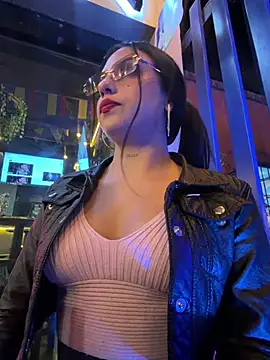 LilacNoir Adlı Modelin Canlı XXX Sohbeti