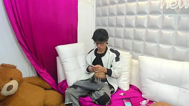 maximo_2019's Live XXX Chat