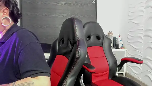 Chat +18 de inkedsinners_ ao vivo