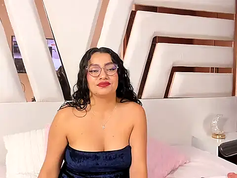 MiaKleinX Chat XXX in diretta