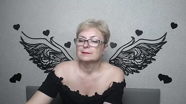 EmiliaGree XXX чат на живо