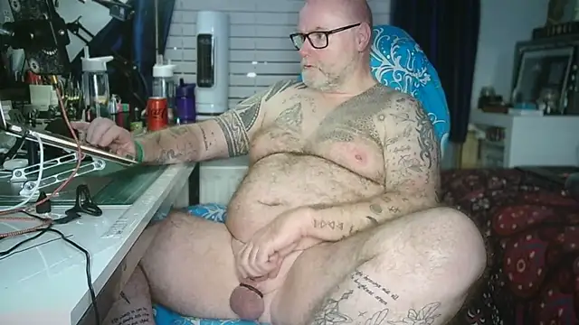 Tattooed_Dilf_01 Chat XXX in diretta
