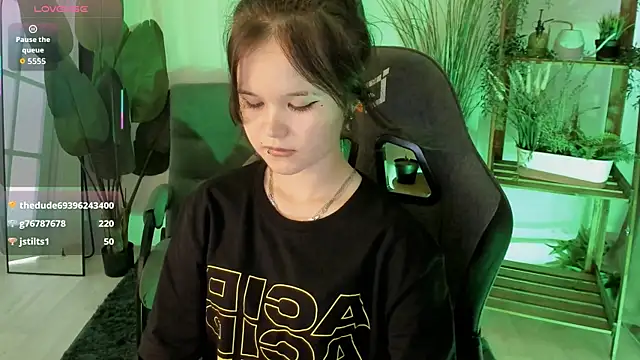Elainebeness Chat XXX in diretta