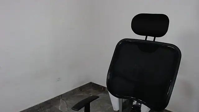 jjulietha95 Adlı Modelin Canlı XXX Sohbeti