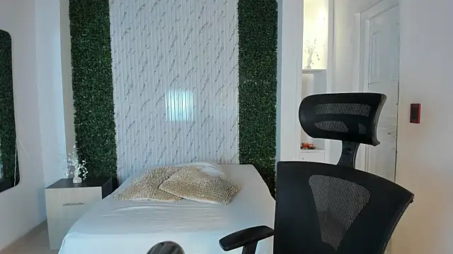 Chat +18 de arianarousee ao vivo