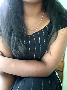 Miakhalifa24のウェブカメラショー