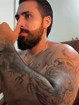 Ryan_Black3: διαδικτυακό σόου στην κάμερα