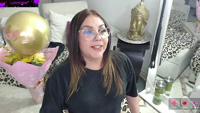 Myrnasexxx's Live XXX Chat