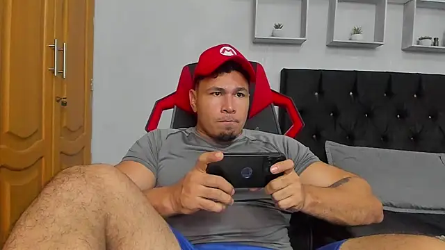 Živý XXX chat tyler_hank01