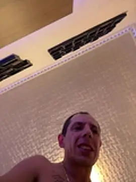Chat +18 de Hugo1993 ao vivo