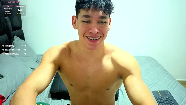 دردشة Luke_Muscle الجنسية المباشرة
