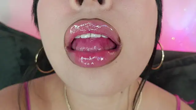 mia_roux1's Live XXX Chat