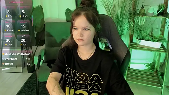 Elainebeness élő XXX-chatje