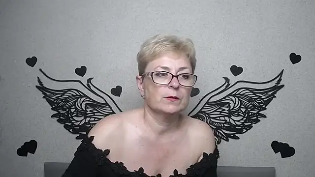 EmiliaGree Adlı Modelin Canlı XXX Sohbeti