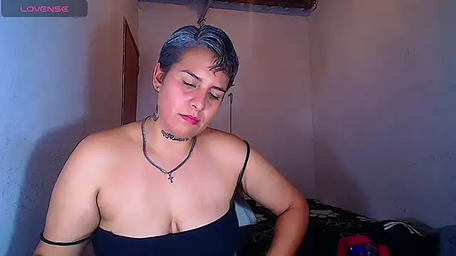 Chatroom XXX en direct de Yessi_rousse