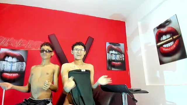 PRETTY_LOVERS1 Show Webcam