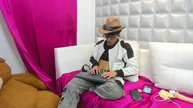 XXX chat uživo modela maximo_2019