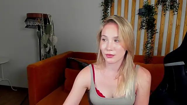 ElaraVoltage XXX чат на живо