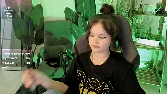 Elainebeness Chat XXX in diretta