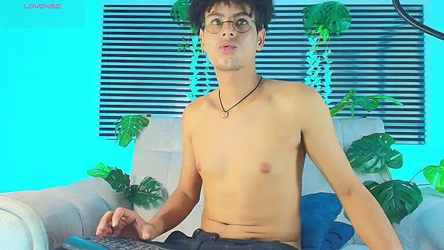 ThiiagoSaeenz Adlı Modelin Canlı XXX Sohbeti