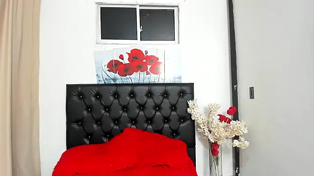 pinky_f00x's Live XXX Chat