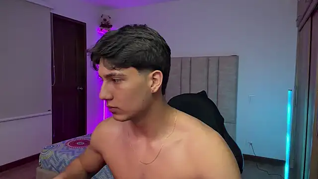 CHRIS_MORGAN1 Adlı Modelin Canlı XXX Sohbeti