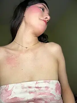 แชท XXX สดของ Emily-hottson