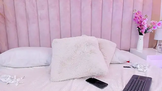 Chat +18 de Miaa_Harper_ ao vivo