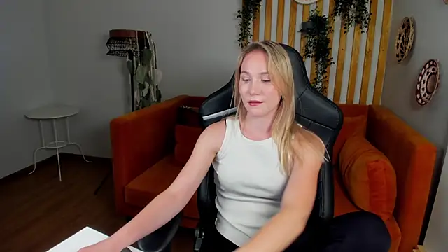 ElaraVoltage Live XXX Chat