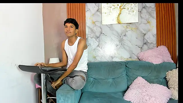 BOUL_GUYS Adlı Modelin Canlı XXX Sohbeti