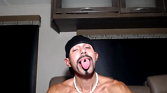 ThickD2C élő XXX-chatje