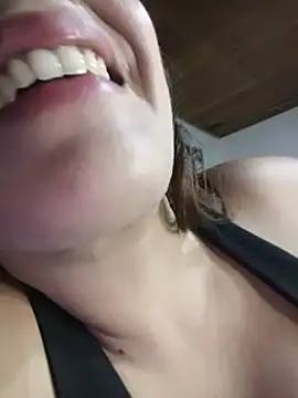 Chat +18 de Valeria888 ao vivo
