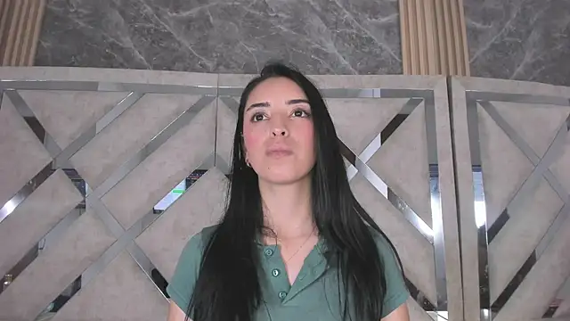 Violeta_Harlow Adlı Modelin Canlı XXX Sohbeti