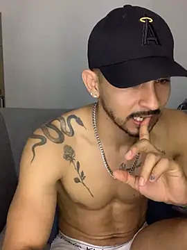 แชท XXX สดของ NicolasChest_xxx