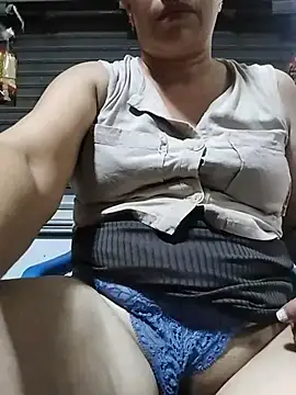 MIA-LARIOS Adlı Modelin Canlı XXX Sohbeti