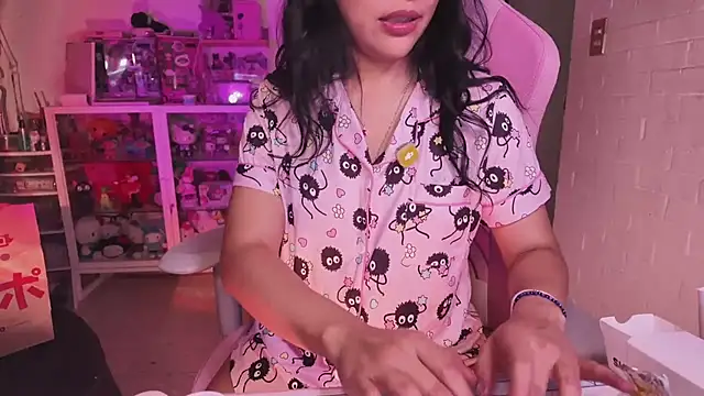 kaithra Chat XXX in diretta