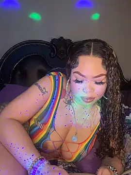 RenaThickAss Adlı Modelin Canlı XXX Sohbeti
