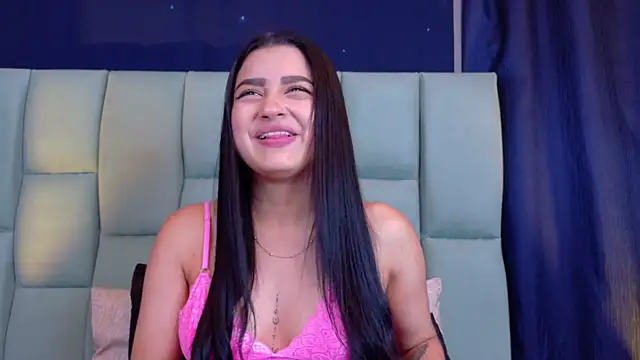 Czat XXX na żywo – Emilyy05_