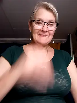 Chat +18 de irinamaux ao vivo