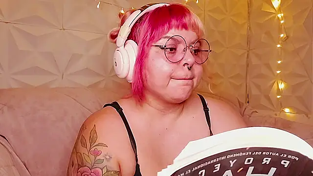 Chat +18 de Satyn_doll ao vivo