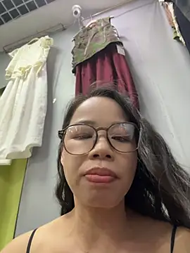 honghong_mother Adlı Modelin Canlı XXX Sohbeti