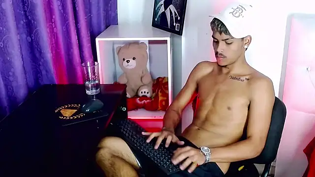 XXX chat uživo modela Angel_foxc13
