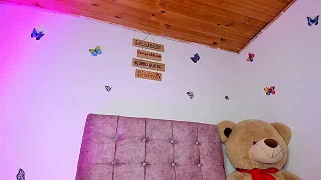 XXX chat uživo modela Lia_Roses3x
