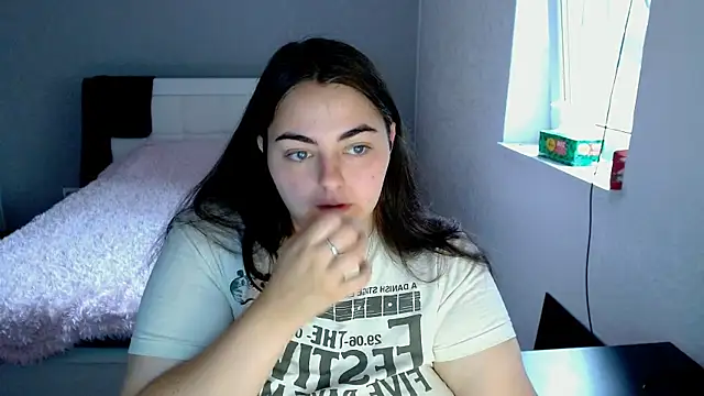 XXX chat uživo modela kitsune_8